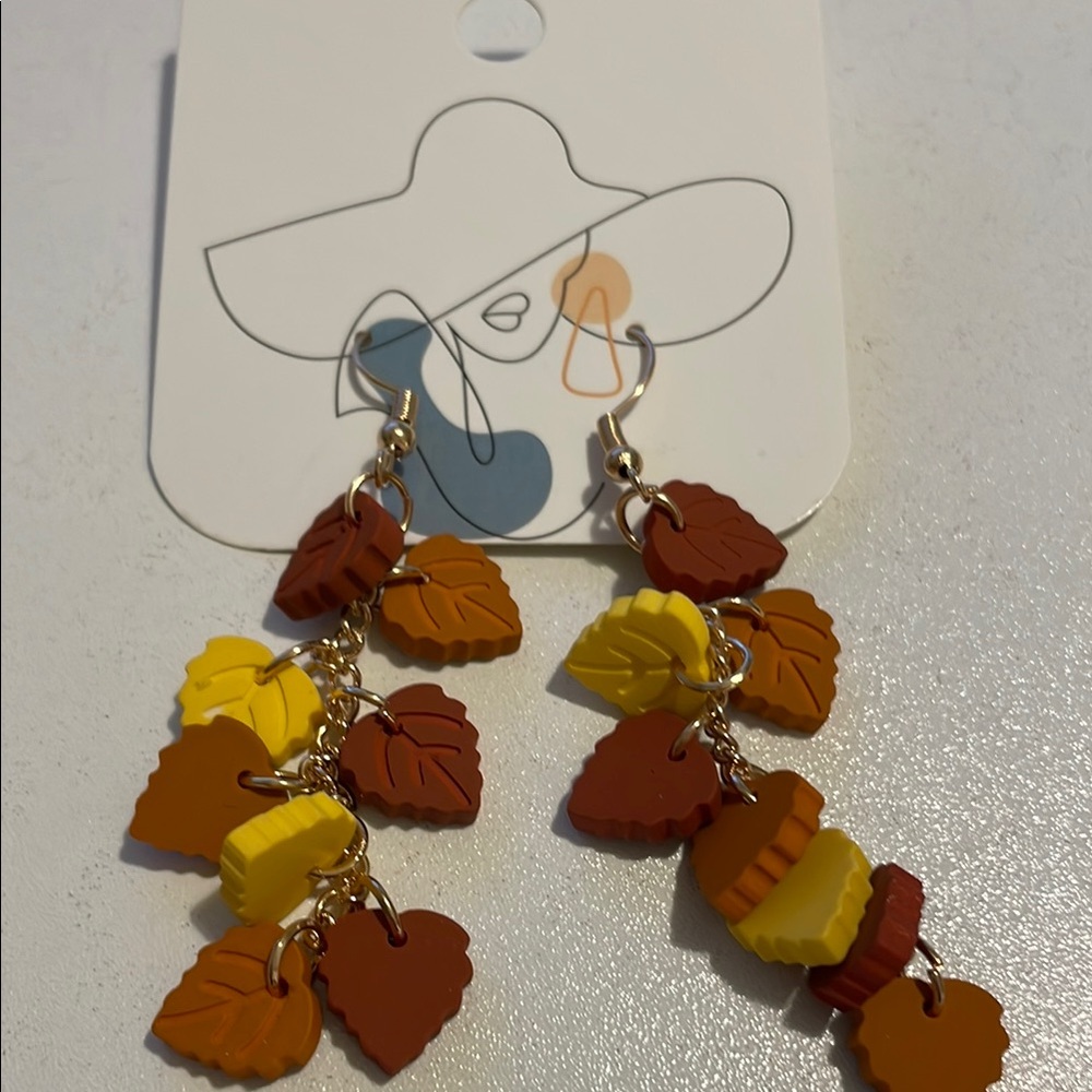 Holiday Earrings 🌞